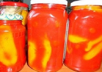 Saldo piparu pākstis tomātu sulā