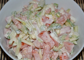 Tomātu salāti ar gurķiem un olu
