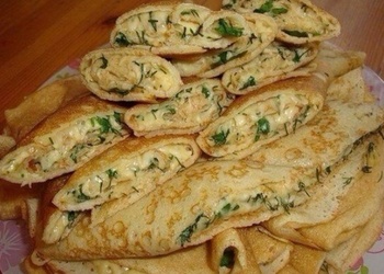 Pankūku aploksnes ar sieru un zaļumiem