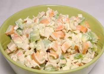 Avokādo salāti ar bekonu un olu