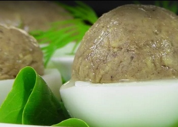 Pildītas olas ar vistas akniņām - VIDEO RECEPTE