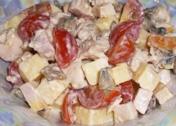 Kūpinātas vistas salāti "Gardums"