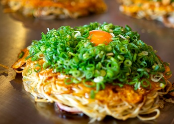 Okonomiyaki - japāņu stila pikantā pankūka