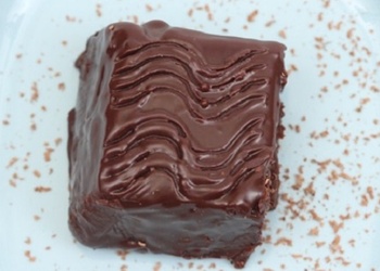 Riekstu – magoņu – šokolādes kvadrātiņi
