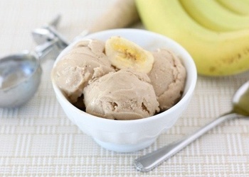 Mazkaloriju banānu saldējums