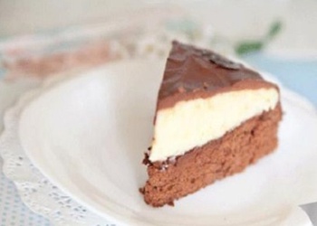 Šokolādes kūka ar piena vārīto krēmu