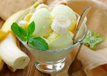 Biezpiena saldējums ar banāniem un medu
