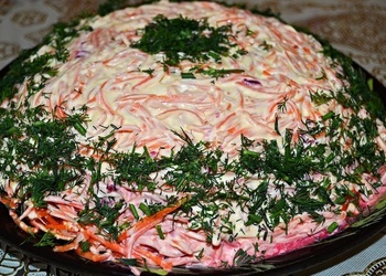 Kārtainie liellopu gaļas salāti