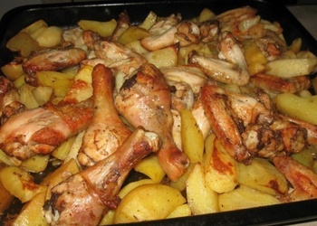 Krāsnī cepti kartupeļi ar vistu